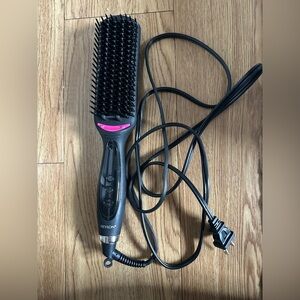 Revlon one Step Heated Straightening Brush